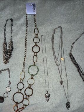 Lot of 35 necklaces - mixed metals